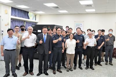 顥天光電捐千萬設備，攜中華大學產學合作。圖片